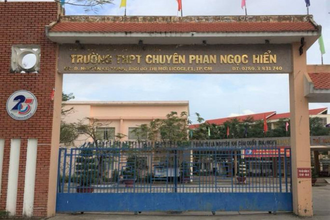 Kỷ luật cảnh cáo phó hiệu trưởng bắt học sinh ăn thức ăn lấy ra từ thùng rác - 1