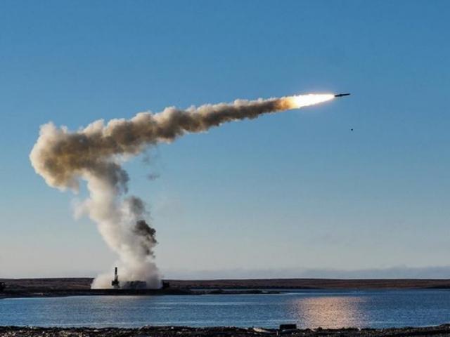 Sức mạnh đáng sợ tên lửa siêu thanh chống hạm Onyx của Nga