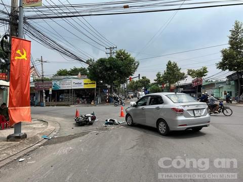 Xe máy tông trực diện ôtô, một người bay lên cao lộn nhiều vòng - 2