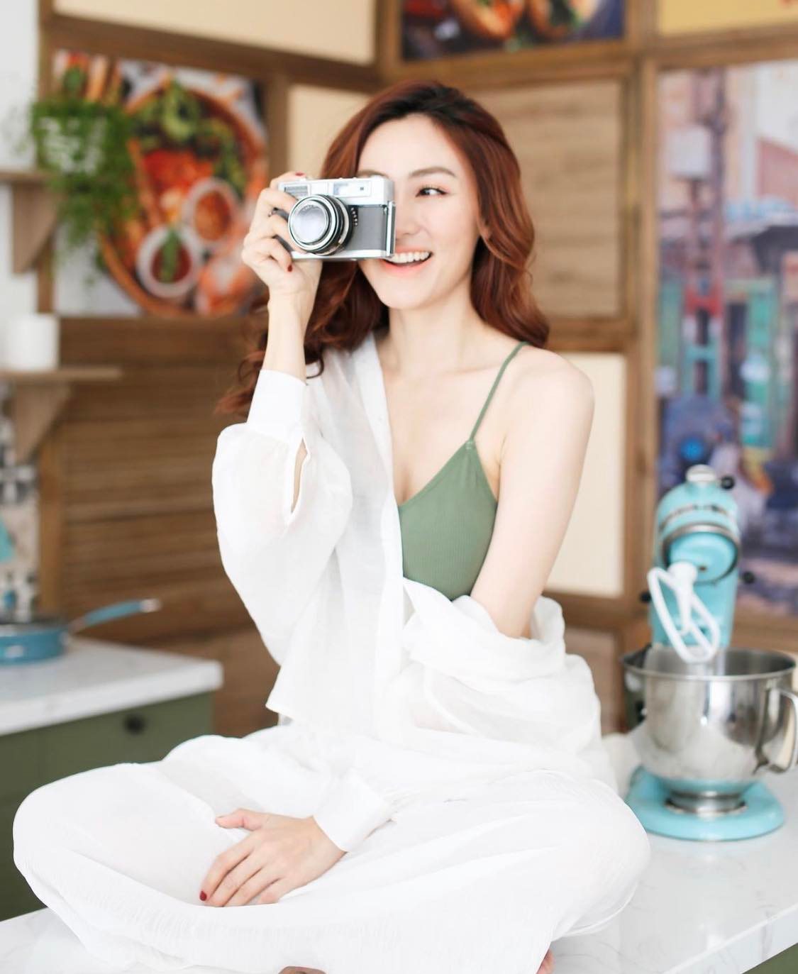 Sau nhiều năm "ở ẩn", Ngân Khánh vẫn trẻ đẹp và gợi cảm bất chấp thời gian - 4