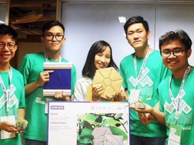 Nhóm sinh viên 'tái chế' vật liệu xây dựng từ vỏ hộp cơm bỏ đi