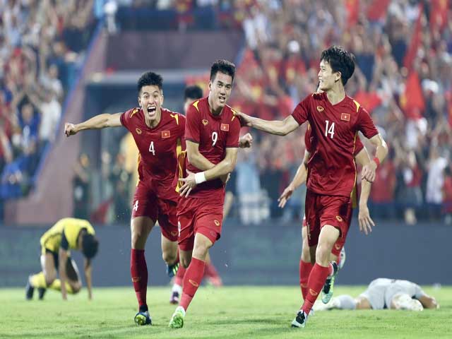U23 Việt Nam kịch chiến U23 Malaysia: 120 phút nghẹt thở, vỡ òa ”bàn thắng vàng”