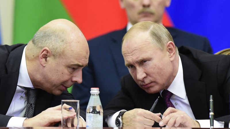 Nga: Cú sốc kinh tế đầu tiên đã qua - 1