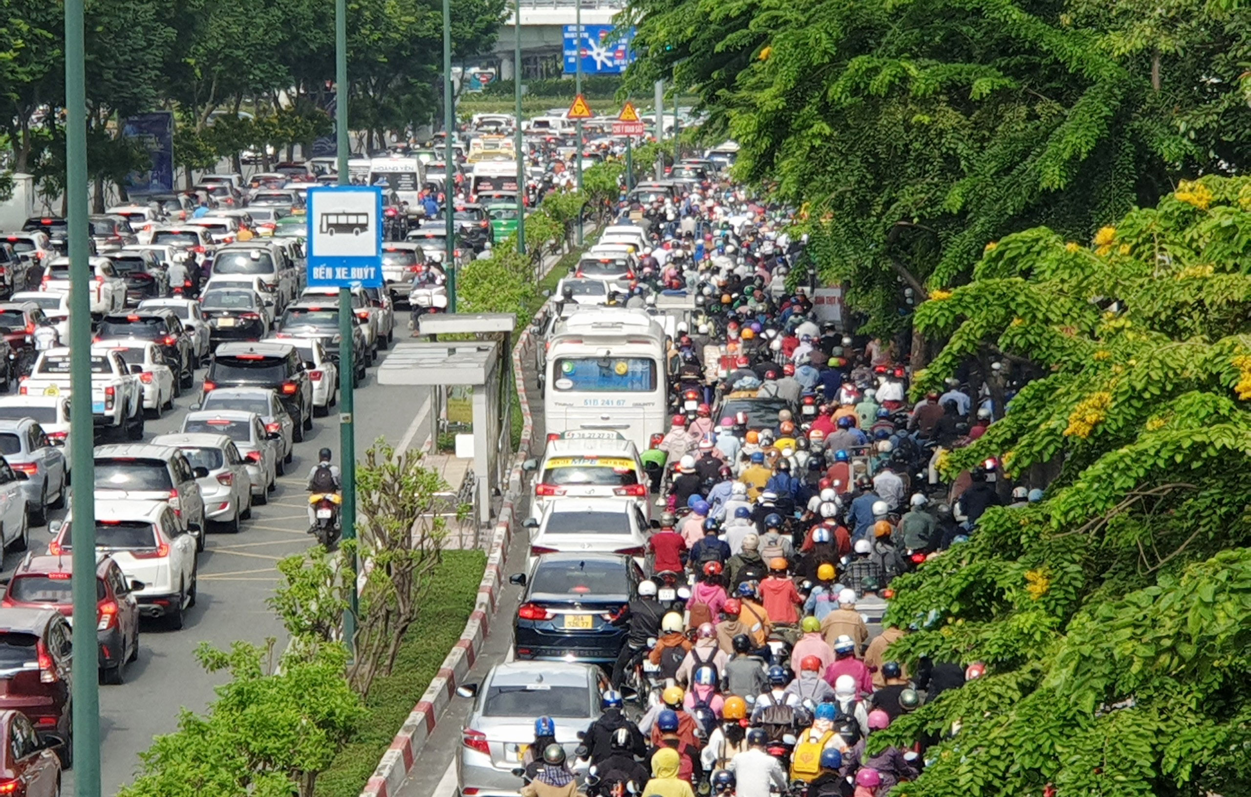 TP.HCM: Kẹt xe khủng khiếp, hàng ngàn phương tiện “chôn chân” trên đường Phạm Văn Đồng - 5