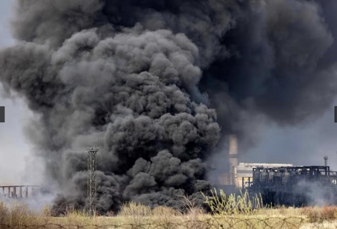 Tổng thống Ukraine: Donbass đã hoàn toàn bị phá hủy - 1