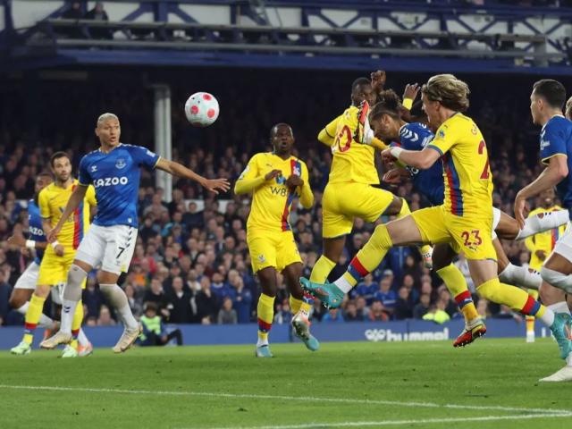 Video bóng đá Everton - Crystal Palace: Ngược dòng điên rồ, ”vỡ sân” vì trụ hạng (Vòng 33 Ngoại hạng Anh)