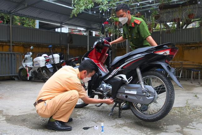 Hà Nội: Đăng ký xe máy ở công an xã chỉ mất 3 phút - 4