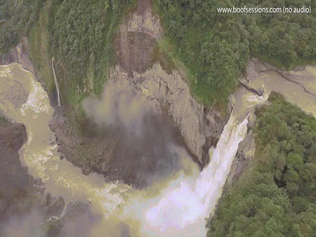 Thác nước ngàn năm cao nhất Ecuador bất ngờ cạn khô vì hố tử thần bí ẩn hút hết nước