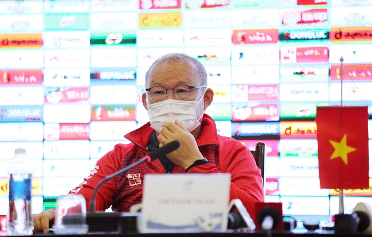 Họp báo U23 Việt Nam - U23 Thái Lan: Thầy Park thừa nhận áp lực, khen &#34;Voi chiến&#34; - 1
