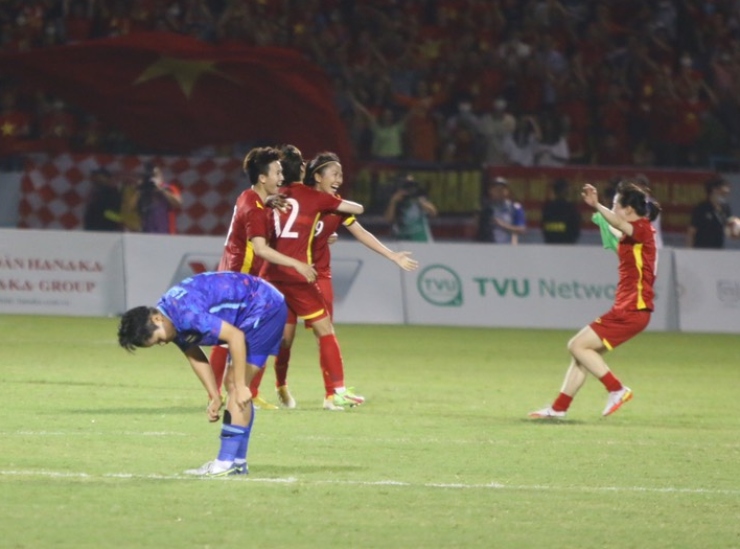 Tin mới nhất từ &#34;chảo lửa&#34; Cẩm Phả: Ngây ngất bàn thắng vàng chung kết Việt Nam - Thái Lan - 1