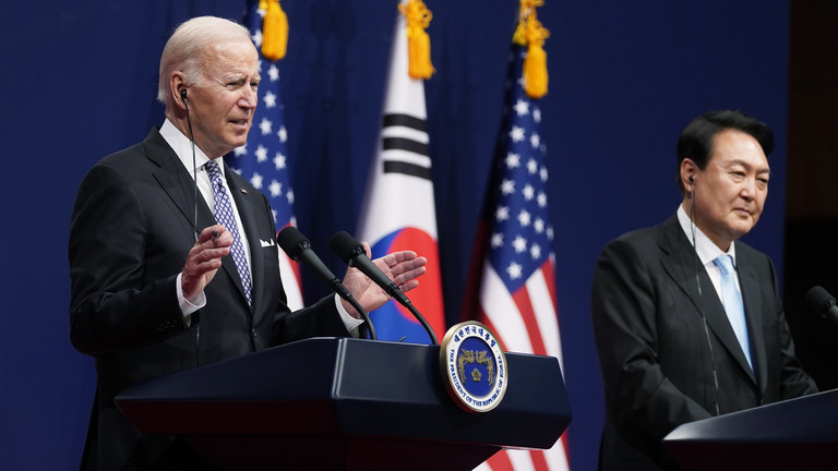 Ông Biden nêu điều kiện để gặp Chủ tịch Triều Tiên Kim Jong Un - 1