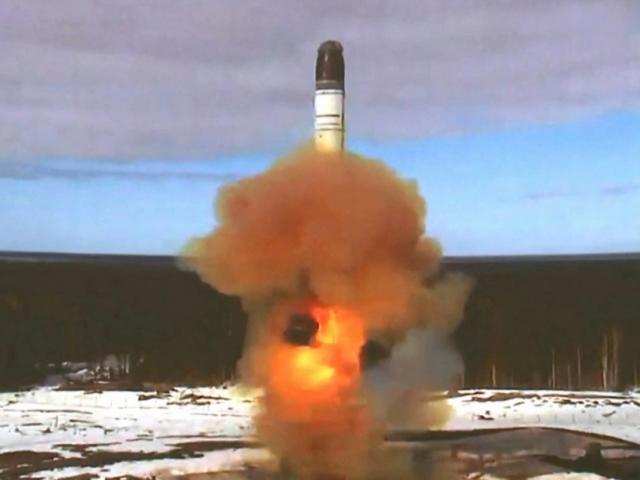 RS-28 Sarmat: Siêu tên lửa ”độc nhất vô nhị” Nga mới ra mắt mạnh ra sao?
