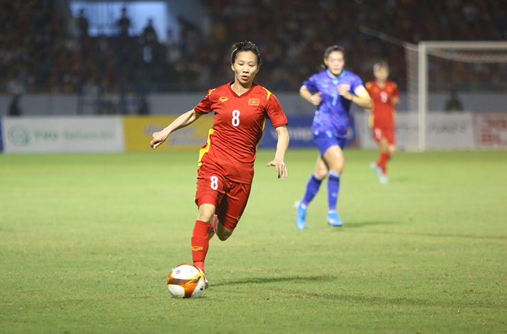 “Máy chạy” Thùy Trang 34 tuổi chơi như “không phổi”, chấp hết đội nữ Thái Lan - 1