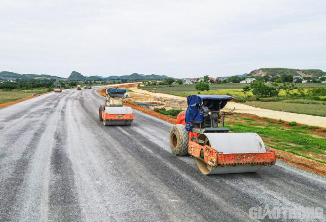 Toàn cảnh ngày đêm thi công cao tốc Bắc - Nam qua Ninh Bình, Thanh Hóa - 2