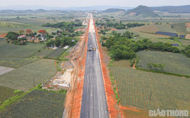 Toàn cảnh ngày đêm thi công cao tốc Bắc - Nam qua Ninh Bình, Thanh Hóa - 10