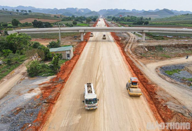 Toàn cảnh ngày đêm thi công cao tốc Bắc - Nam qua Ninh Bình, Thanh Hóa - 13