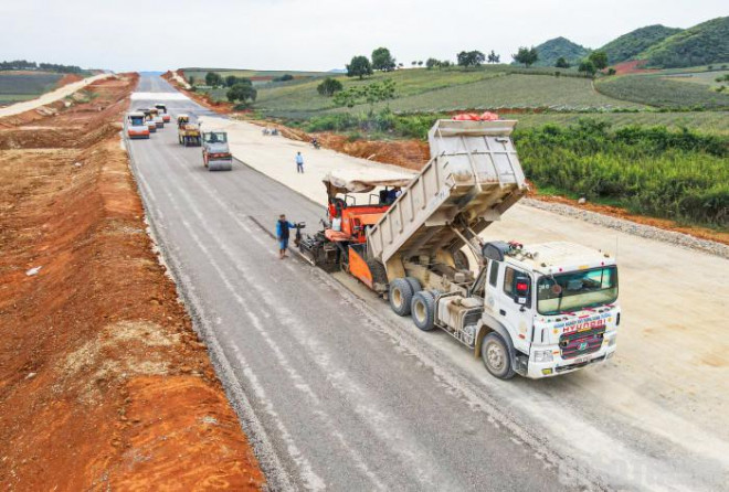 Toàn cảnh ngày đêm thi công cao tốc Bắc - Nam qua Ninh Bình, Thanh Hóa - 23