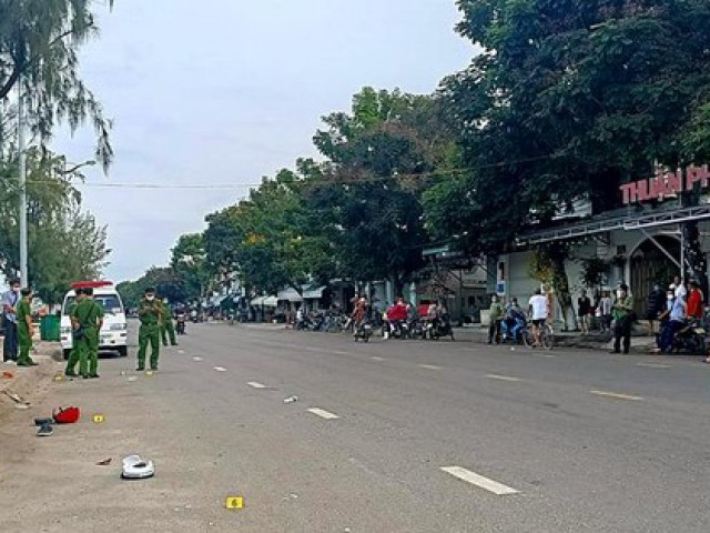Kinh hoàng: Tài xế xe Mercedes tông xe truy sát người ở Phan Thiết