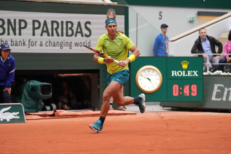 Nadal vất vả chạy &#34;bở hơi tai&#34;, Djokovic bị khán giả la ó ở Roland Garros - 1