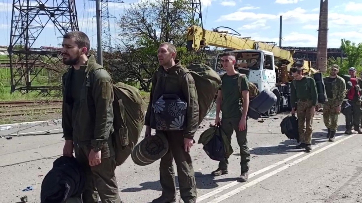 Nga nói về việc trao đổi tù bình Ukraine rời nhà máy Azovstal - 1
