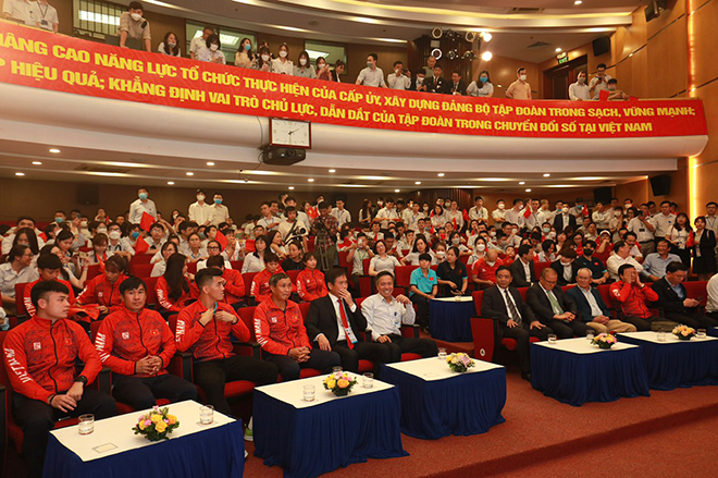 Tập đoàn VNPT thưởng “nóng” 2 tỷ đồng cho đội tuyển bóng đá nam U23 và đội tuyển bóng đá nữ Việt Nam - 2