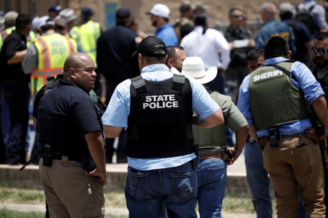 Mỹ: Xả súng chấn động ở trường tiểu học Texas khiến 21 người chết - 1