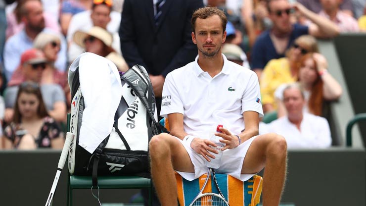 Sếp lớn Wimbledon bay sang Pháp điều đình, Medvedev có dự Grand Slam sân cỏ? - 1
