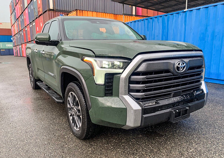 Xe bán tải cỡ lớn Toyota Tundra màu độc về Việt Nam, giá bán 4,5 tỷ đồng - 1