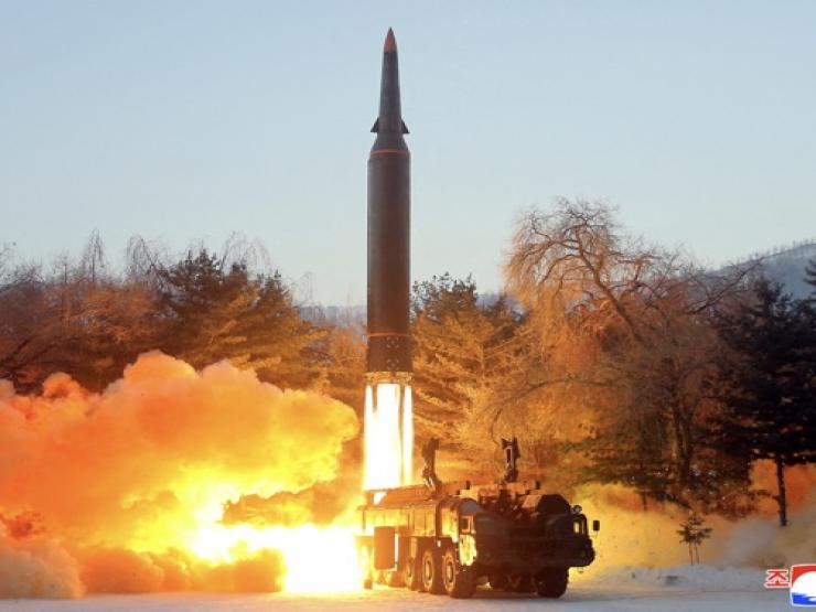 Sau khi bị nhóm Bộ tứ kim cương ”nhắc tên”, Triều Tiên phóng liên tiếp 3 tên lửa đạn đạo