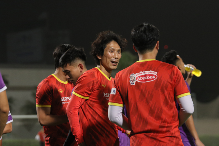Tân HLV Gong Oh Kyun thay thầy Park, gây ấn tượng mạnh khi U23 Việt Nam tập ở UAE - 1