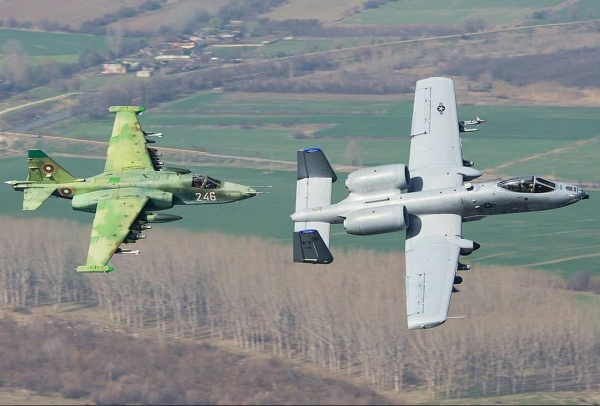 Báo Mỹ: Ukraine nhận lô cường kích Su-25 do các nước Đông Âu cung cấp - 1