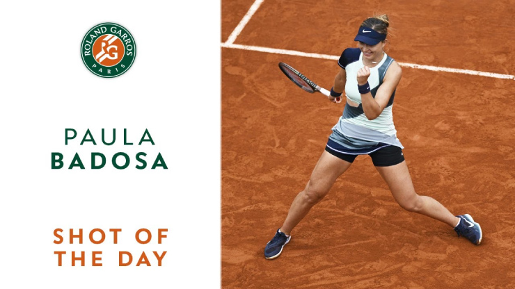 Người đẹp Roland Garros &#34;tả xung hữu đột&#34;, tung cú đánh không thể cản phá - 1