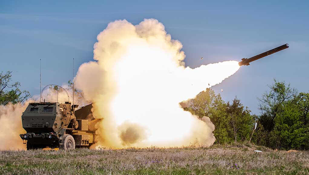 Đại sứ Nga cảnh báo điều xảy ra nếu Mỹ cấp pháo phản lực phóng loạt cho Ukraine - 1