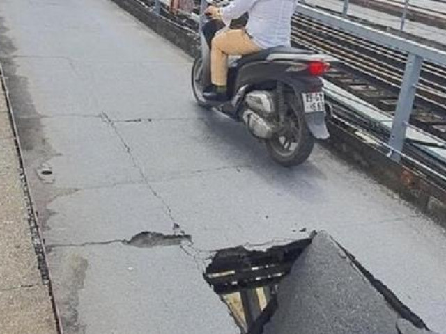 Cầu Long Biên liên tục bị “thủng”, nguy hiểm rình rập