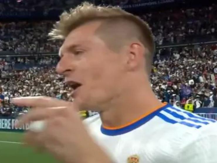 Real vô địch Cúp C1: Kroos mắng phóng viên, Courtois mỉa mai anti fan