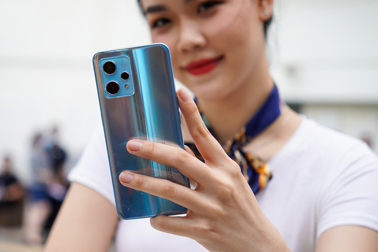 Những smartphone tầm trung nổi bật nhất ra mắt đầu năm 2022 - 7