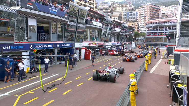 Năm nay, đua xe F1 tại vòng đua Monaco GP hoành tráng hơn bao giờ hết với sự tham gia của đội đua Ferrari và cờ đỏ với màu sắc tươi sáng. Các tay đua tài hoa sẽ khiến khán giả phải phấn khích với những pha đua nghẹt thở trên đường đua Monaco.