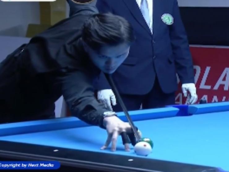 It's also difficult to lose SEA Games billiards: If you put the cue ball straight into the hole, you still win