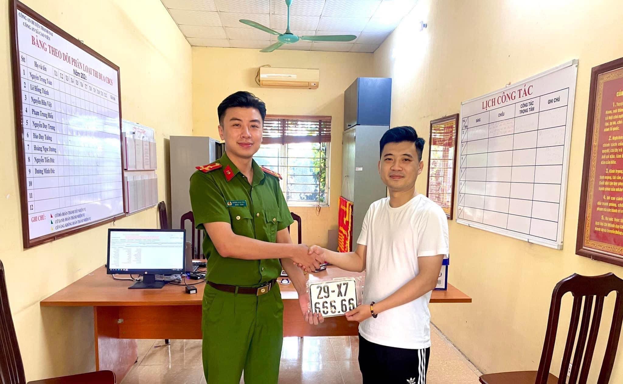 Sắm dòng xe máy huyền thoại, nam thanh niên bấm được biển siêu đẹp - 1