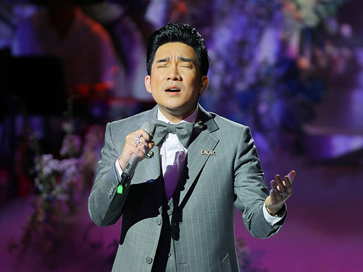 Quang Hà bật khóc khi hát tặng bố quá cố - nhạc sĩ Vũ Cẩm trong liveshow