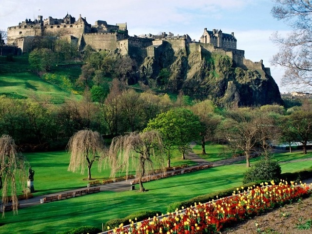 edinburgh 1654230343 444 width640height480 7 lâu đài cổ kính đẹp nhất tại Vương quốc Anh