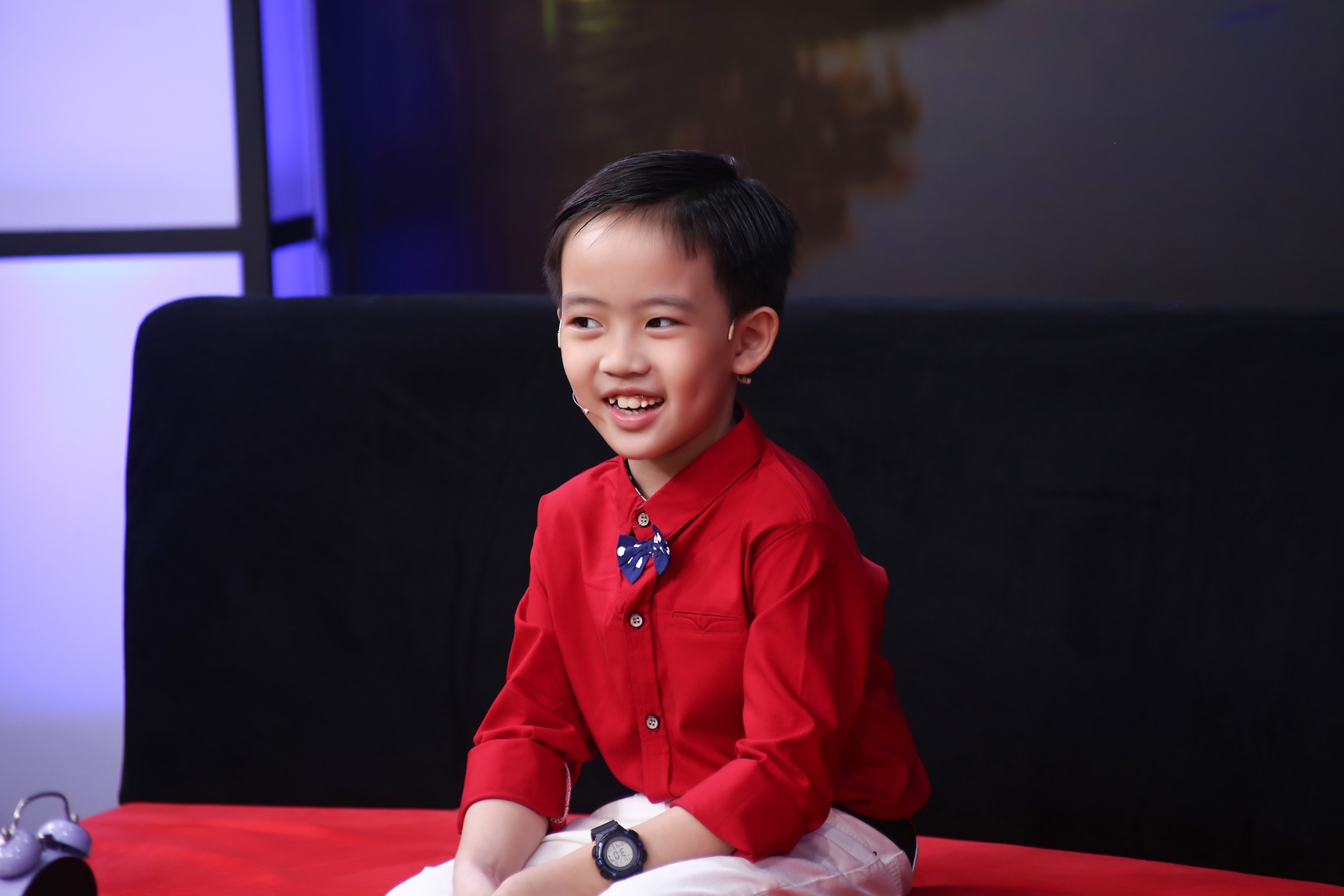 Cậu bé 7 tuổi thay ba mẹ chăm sóc em trai bị não phẳng khiến Ốc Thanh Vân xúc động - 1