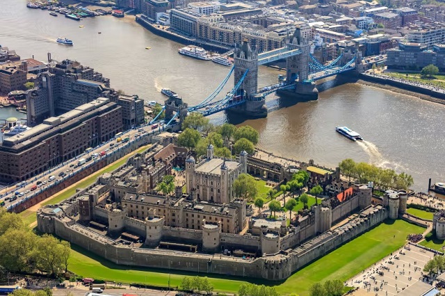 toweroflondon 1654230303 936 width640height426 7 lâu đài cổ kính đẹp nhất tại Vương quốc Anh