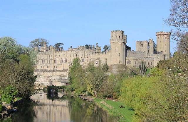 warwickcastle westside 1654230104 292 width640height417 7 lâu đài cổ kính đẹp nhất tại Vương quốc Anh