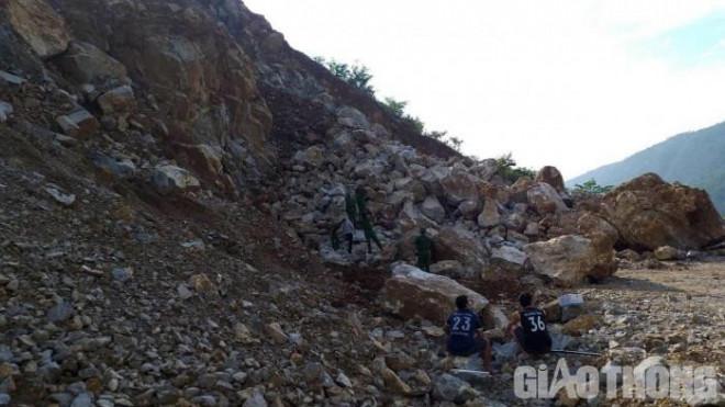Sập mỏ đá khiến 2 công nhân tử vong tại Hà Giang - 1