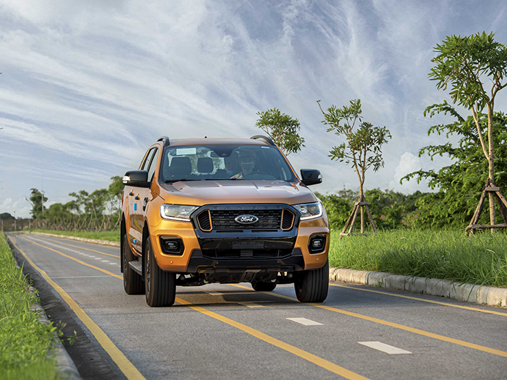 Giá xe Ford Ranger niêm yết và lăn bánh tháng 6/2022