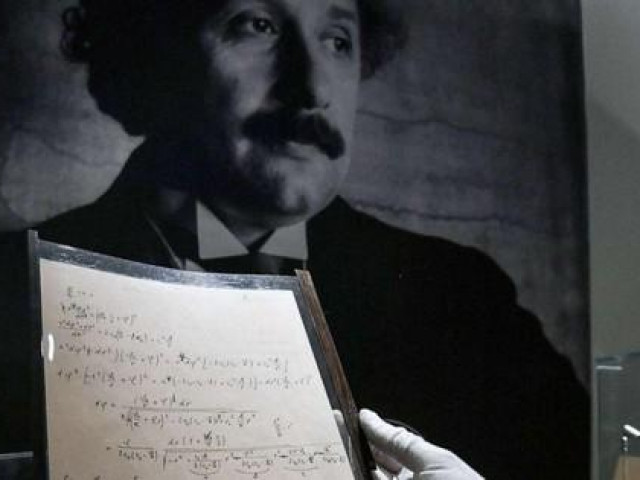 Đấu giá kỷ lục 15 triệu USD cho một bản thảo khoa học của Einstein