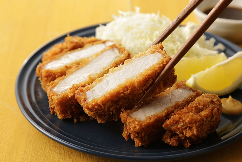 この料理は、天皇が日本で食べるように勧められて、早くも西洋化の時代に登場しました-5