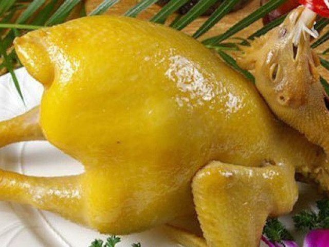 Luộc gà vịt nhằm bụng phía lên bên trên hoặc xuống bên dưới nhằm domain authority gà bóng vàng, thơm và ngon chuẩn chỉnh như mái ấm hàng