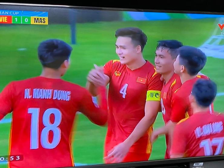 U23 Việt Nam hưởng lợi từ VAR: Tạ Biên Cương xứng danh ”thần gió” với bình luận hài hước